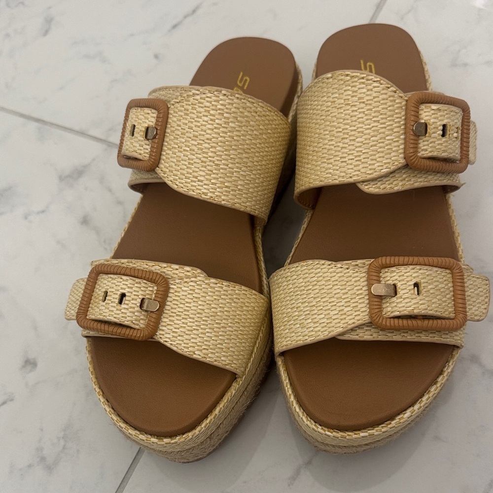 Soda Cream Woven Buckle Sandals